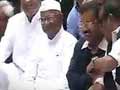 Rapprochement Complete. Arvind Kejriwal Shares Stage With Anna Hazare in Delhi
