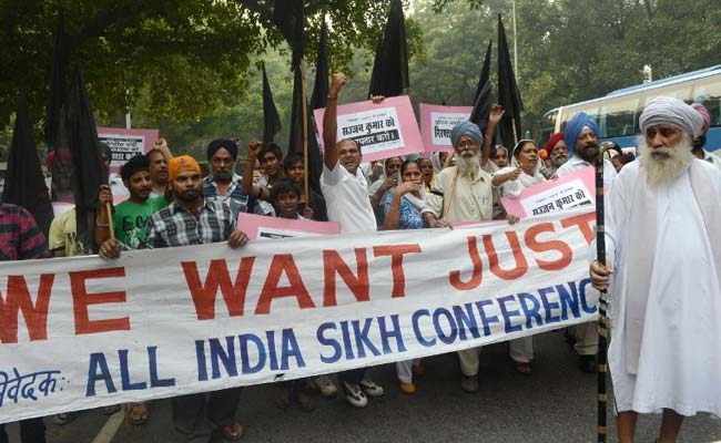 Sikh Group in Delhi Protests Against Writers Returning Awards, Detained