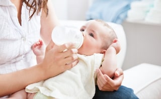 Formula Milk vs Breast Milk: Which One is Better for Your Baby?