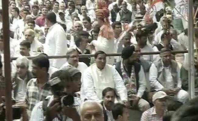 Congress Holds '<i>Zameen Wapasi</i>' Rally Minus Rahul Gandhi