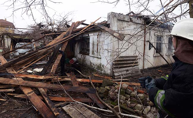 Civilians Flee Ukraine Hotspot By Bus After Truce Agreed