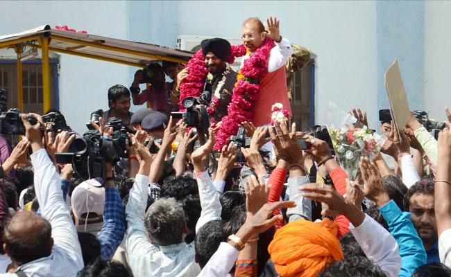 Controversial Gujarat Cop DG Vanzara Leaves Jail, Says '<i>Acche Din</i>' are Back