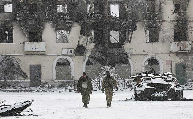 Ukraine Truce Fades as Sides Refuse to Withdraw Big Guns