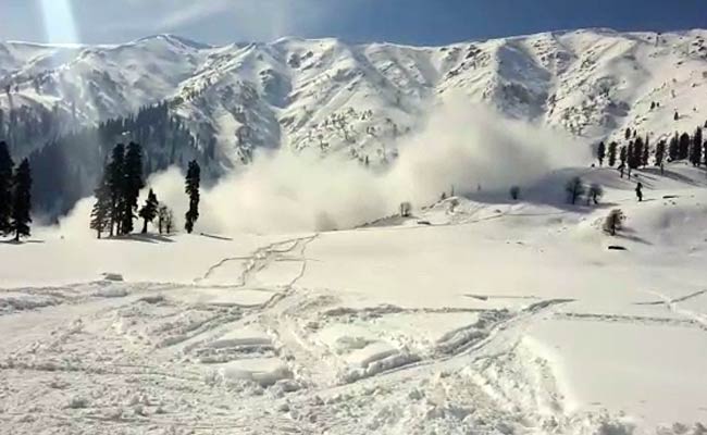 One Person Dead as Avalanche Hits Gulmarg Again, Three Skiers Rescued