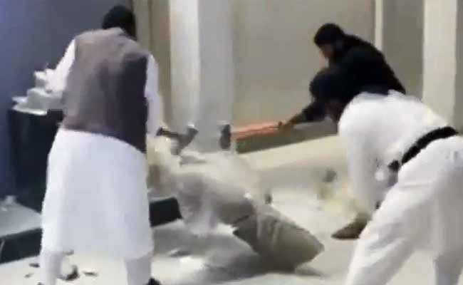 Videos Shows Islamic State Militants Destroying Priceless Statues and Sculptures