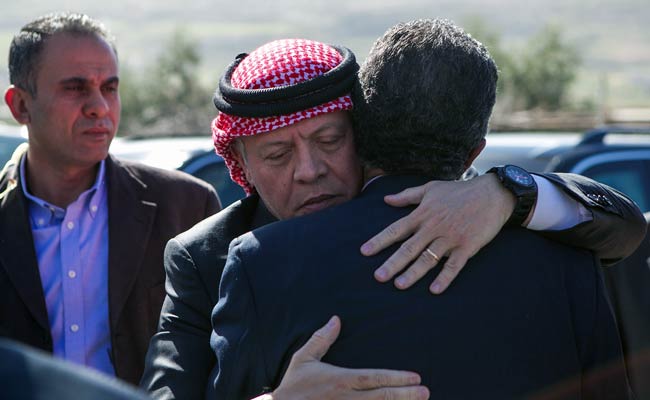 at klemme Reklame Institut Jordan King Abdullah II Visits Grieving Family of Executed Pilot