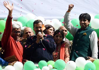 इस्तीफा देने के ठीक एक साल बाद 14 फरवरी को शपथ लेंगे केजरीवाल