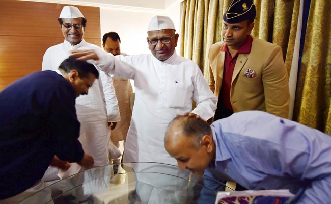 Anna Hazare Expected to Meet Delhi Chief Minister Arvind Kejriwal Today