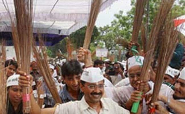 Amid Reports of AAP Win, Broom Prices Shoot up in Delhi