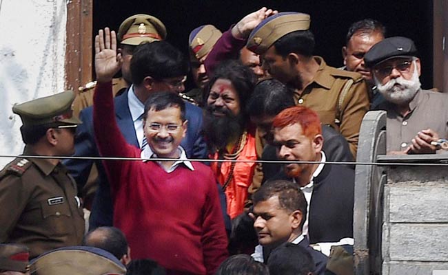Leprosy Patients Meet Delhi Chief Minister Arvind Kejriwal at 'Janta Darbar'
