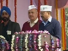 Delhi Chief Minister Arvind Kejriwal Sings Again at Oath Ceremony
