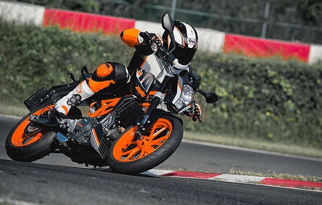 2016 KTM Duke & RC Range Silently Introduced; Prices Revealed