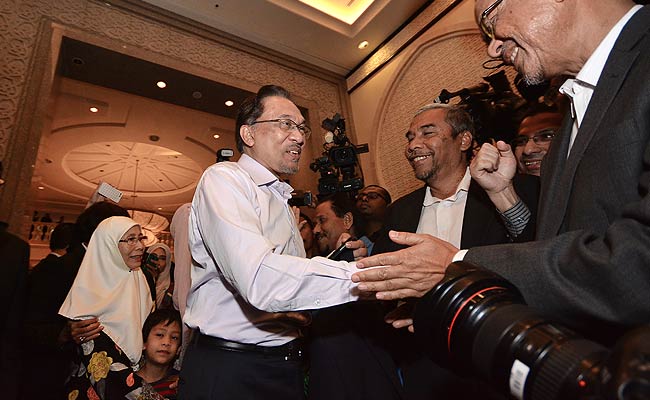 Malaysia Cartoonist Hit with 'Record' 9 Sedition Charges