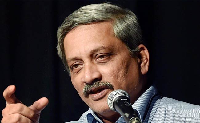 Manohar Parrikar Felicitates Fishermen Who Saved Pilot