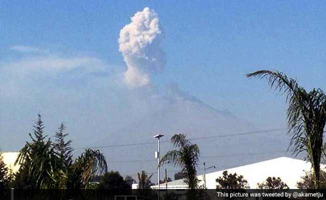 Volcanic Ash Forces Mexican Airport Closure