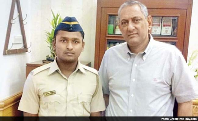 Mumbai: Cop Protects Woman From Abusive Auto Driver, Escorts Her Home