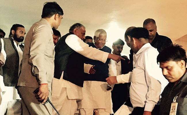 PM Modi to Attend 'Tilak' Ceremony of Mulayam Singh Yadav's Grand-Nephew in Saifai Today