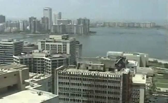 जब आंखों पर पट्टी बांधे मुस्लिम शख्स ने की गले मिलने की मांग...