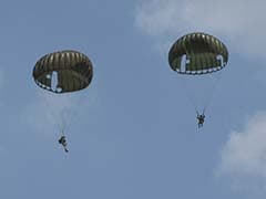 Russian Paratroopers in Drills on Border With Estonia, Latvia