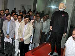 Now, 1.25 Crores: a Crowd-Sourced Big Bid for PM's Suit