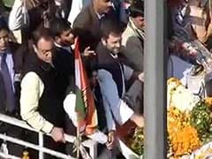 Rahul Gandhi, at Roadshow in Congress Stronghold, Signs Autographs
