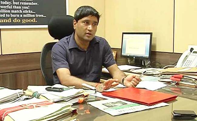 Arvind Kejriwal Keen to Appoint Whistleblower Sanjiv Chaturvedi as Anti-Graft Chief: Sources