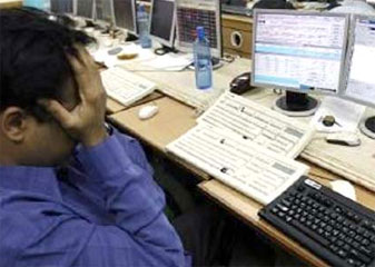 भारी गिरावट के साथ बंद बाजार, सेंसेक्स 484 और निफ्टी 148 अंक लुढ़का