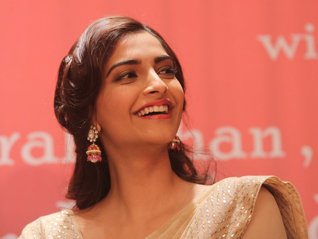 Sonam Kapoor Calls Ashoke Pandit 'Homophobic,' 'Misogynist' on Twitter