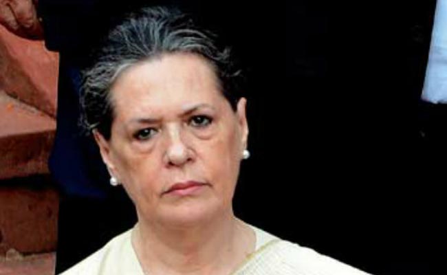 Sonia Gandhi Congratulates LK Advani on 50th Wedding Anniversary