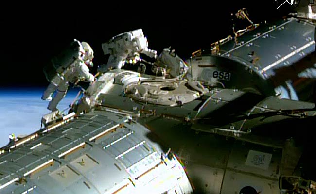 Astronauts Breeze Through Spacewalk to Rig Station for US Space Taxis