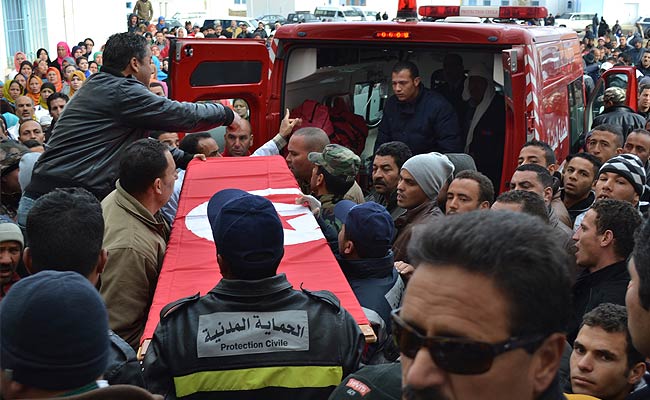 Tunisia Militants Kill 4 Policemen in Checkpoint Attack