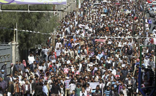 6 Hurt as Shiite Militia Fire on Yemen Protesters