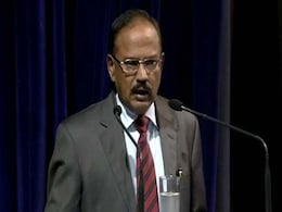 कश्मीर की समस्याओं से असरदार तरीके से निपट रहा है केंद्र : NSA अजीत डोभाल कश्मीर की समस्याओं से असरदार तरीके से निपट रहा है केंद्र : NSA अजीत डोभाल