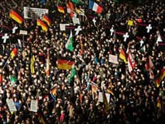 Thousands Protest Against March of UK Branch of German Anti-Islam PEGIDA