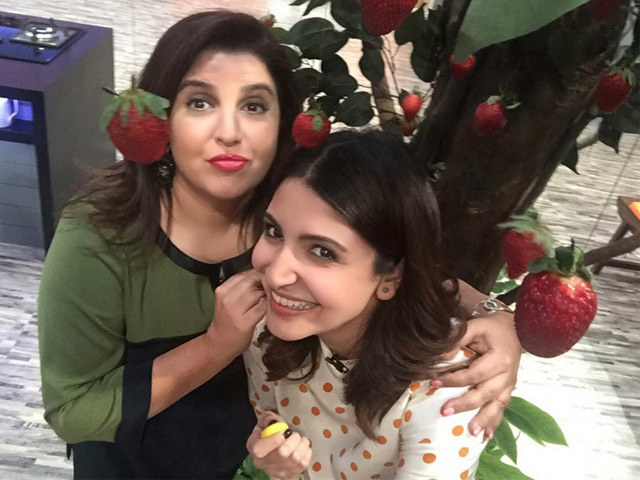 Anushka Sharma Treats Farah Khan to 'Tasty <i>Daawat</i>'