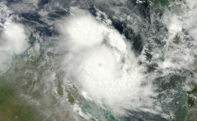 Cyclone on Course to Smash into Australian Coast a Second Time