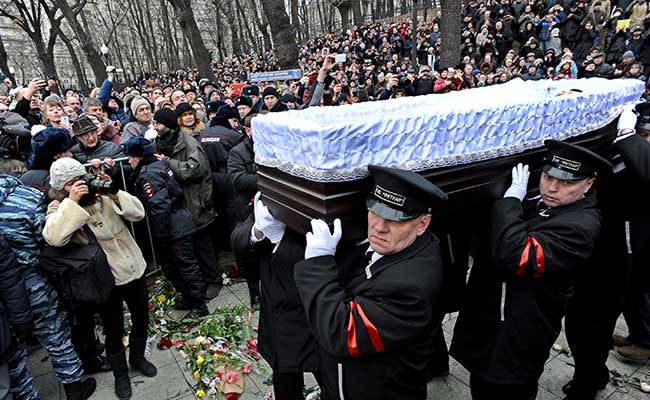 Thousands Pay Last Respects to Murdered Putin Critic Boris Nemtsov