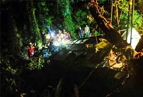 चीन में खंभे से जा टकराई बस, 5 की मौत, 9 घायल