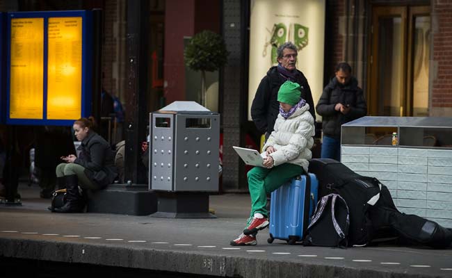 Massive Dutch Power Cut Causes Chaos, Halts Amsterdam Flights