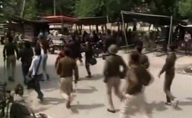 Meerut Police Clash With Dozens of Protesting Chaudhary Charan Singh University Students