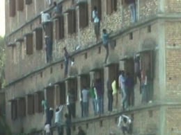 Parental Guidance, Bihar Style. Parents Help Class 10 Students in Large-Scale Cheating Parental Guidance, Bihar Style. Parents Help Class 10 Students in Large-Scale Cheating