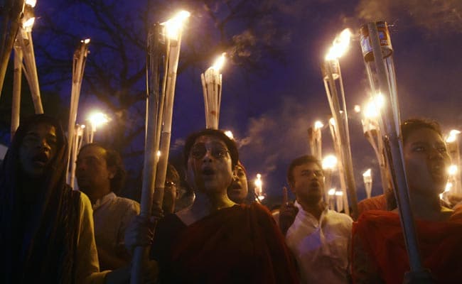 Bangladesh Bans Islamist Group Linked to Blogger Killings