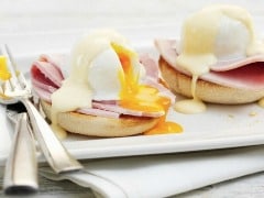 How to Eat Eggs Benedict How to Eat Eggs Benedict