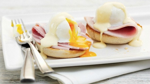 How to Eat Eggs Benedict