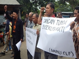 Indonesia Threatens Australia With 'Tsunami' of Asylum-Seekers Indonesia Threatens Australia With 'Tsunami' of Asylum-Seekers