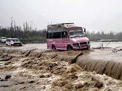 16 Trapped After Mudslides, Hundreds Evacuated in Flood-Hit Kashmir