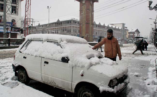 Kashmir Valley Receives Heavy Rainfall, Jammu-Srinagar Highway Closed