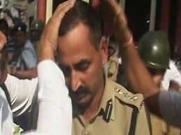 Kolkata Police Officer Injured As Protests Outside New Market Turn Violent Kolkata Police Officer Injured As Protests Outside New Market Turn Violent