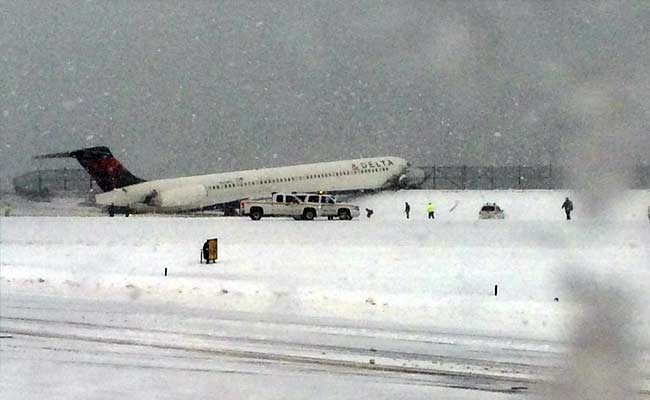 Plane Skids Off Runway in Snowstorm, Shuts New York's LaGuardia Airport