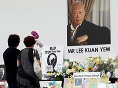 Crowds Swell to Bid Farewell to Singapore's Founder Lee Kuan Yew Ahead of Funeral